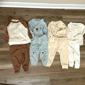 Bundle of 4 cutes outfits baby boy Carter’s size 9months all are perfect cnditon
